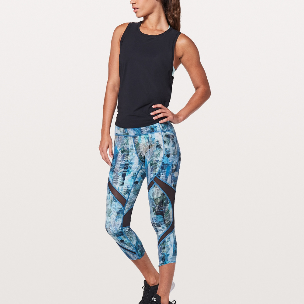NWT Lululemon On Pace Crop - Size 8